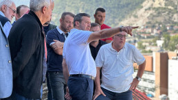 MERDİVENLER 50, BAŞKAN 35 YAŞINDA…!