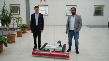 GÜNEŞ PANELİ TEMİZLEME ROBOTU ÜRETTİLER