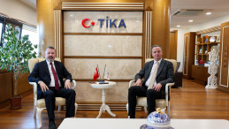 REKTÖR HOCADAN TİKA ÇIKARTMASI