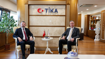 REKTÖR HOCADAN TİKA ÇIKARTMASI