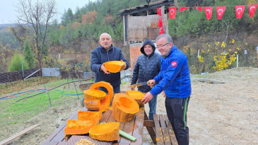 40 KİLOLUK KABAĞI TESTEREYLE KESTİLER