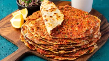 TARİHİ LİSENİN ÖĞRENCİLERİ LAHMACUNDAN ZEHİRLENDİ