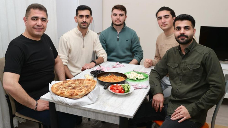 ŞEHRİN VALİSİ, GENÇLERİN ABİSİ…!