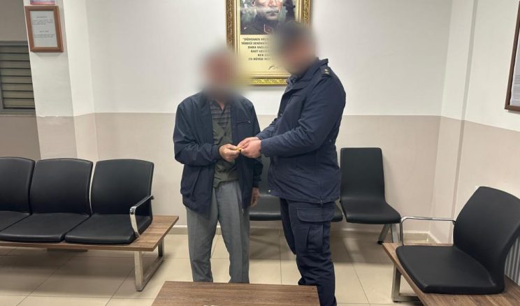 GERÇEK JANDARMA SAHTE JANDARMAYI YAKALADI!