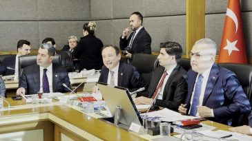 BÖLGE MİLLETVEKİLLERİ BİRBİRİNE GİRDİ