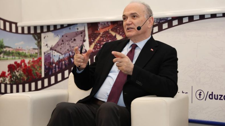 ÖZLÜ’DEN ÖĞRENCİLERE; “NE OLURSANIZ OLUN, EN İYİSİ OLUN”