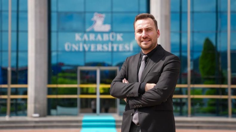 KARABÜK ÜNİVERSİTELİ AKADEMİSYEN DÜNYA BİRİNCİSİ