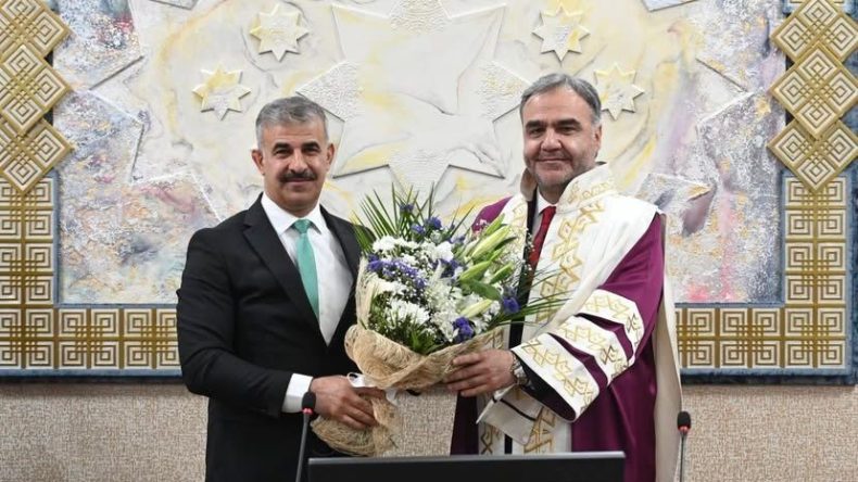 YENİ REKTÖR GÖREVİ DEVRALDI
