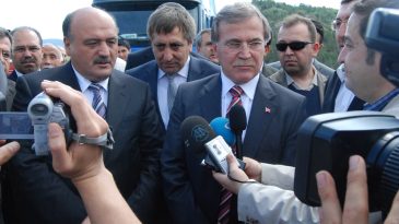 BABASI BAŞLADI OĞLU BİTİRİYOR