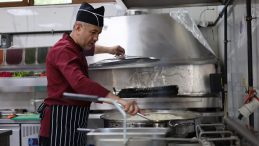 BAYRAM ŞEF’İN 400 KİŞİLİK YAZ RESİTALİ BAŞLADI