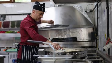 BAYRAM ŞEF’İN 400 KİŞİLİK YAZ RESİTALİ BAŞLADI