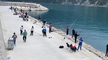 OLTAYI KAPAN SAHİLE KOŞTU