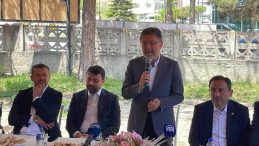 KOMŞU BAKANDAN BAYRAM ZİYARETİ