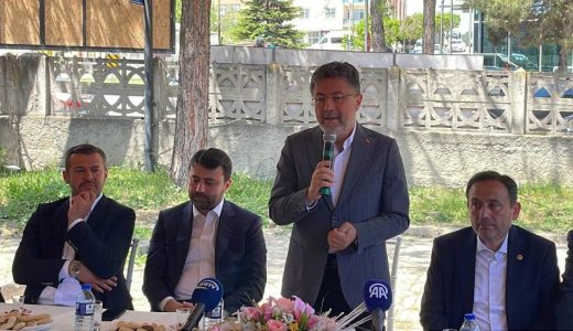 KOMŞU BAKANDAN BAYRAM ZİYARETİ
