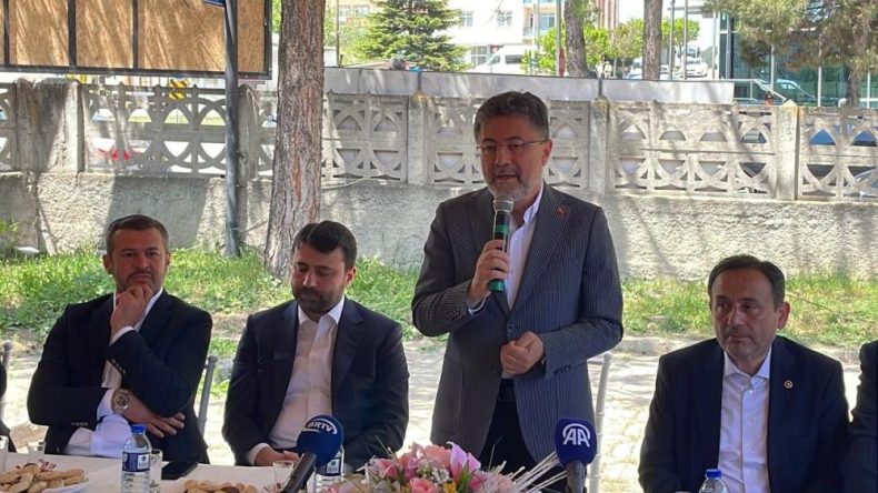 KOMŞU BAKANDAN BAYRAM ZİYARETİ