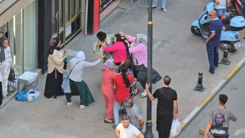 ŞEHRİN GÖBEĞİNDE SAÇ SAÇA, BAŞ BAŞA KAVGA