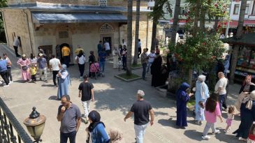 HAZRETİ PİR’E ZİYARETÇİ AKINI