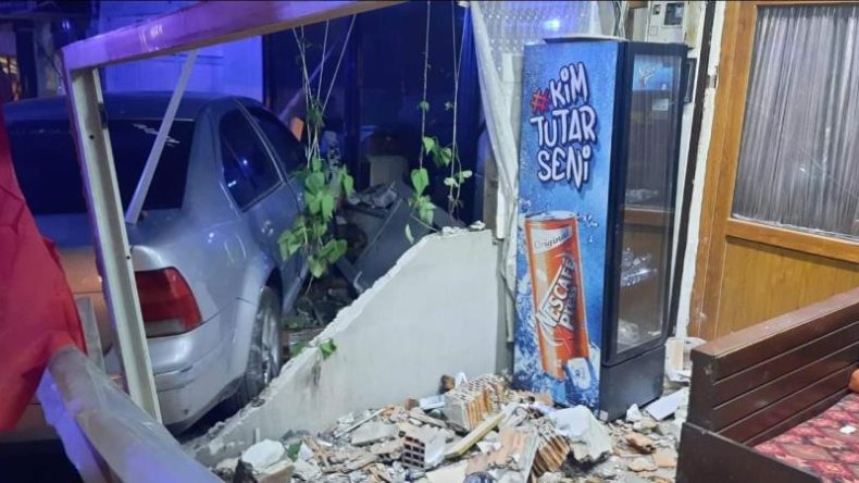 YOLDAN ÇIKTI İŞ YERLERİNE ÇARPTI