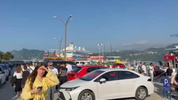 NÜFUSUNUN 40 KATI TURİST AĞIRLADI