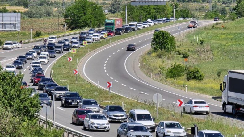 DÖNÜŞ KUYRUĞU KİLOMETRELERİ AŞTI