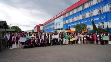 SAĞLIK ORDUSUNUN YENİ NEFERLERİ DİPLOMALARINI ALDI