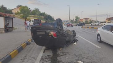 TAKLA ATAN OTOMOBİLDE 3 YARALI