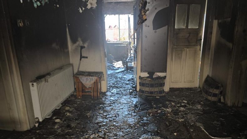 ELEKTRİKLİ BATTANİYE EVİ KÜLE ÇEVİRDİ