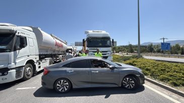 TUR OTOMOBİLİ 60 METRE SÜRÜKLEDİ