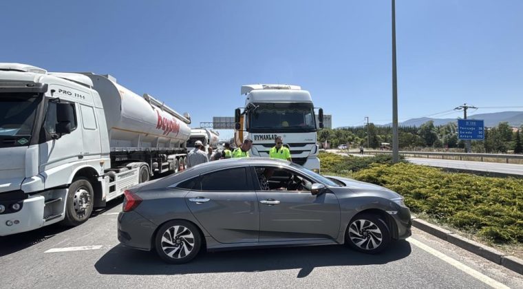 TUR OTOMOBİLİ 60 METRE SÜRÜKLEDİ