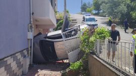 APARTMAN GİRİŞİNE DEVRİLDİ