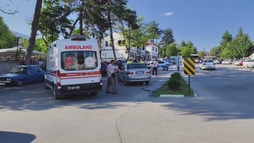 KONTROLDEN ÇIKAN ARAÇ 3 OTOMOBİLE ÇARPTI