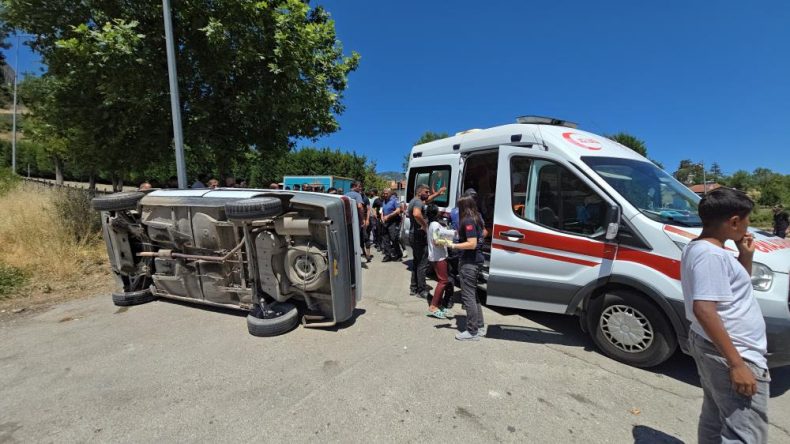 DEVRİLEN OTOMOBİLDE BİR KİŞİ YARALANDI