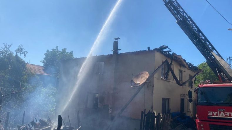 OCAKTAN SIÇRAYAN KIVILCIM 5 OCAĞI SÖNDÜRDÜ