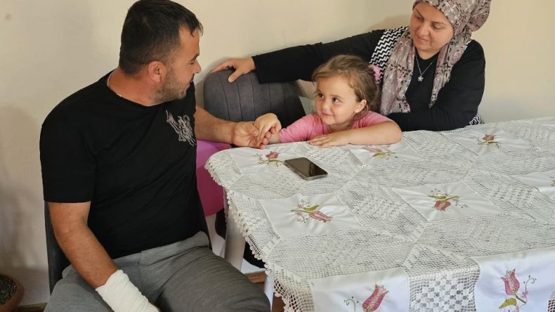 SOKAK KÖPEĞİ SALDIRDI, AYAĞI İKİ YERDEN KIRILDI