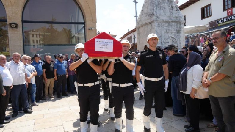 ÖZEL KALEM MÜDÜRÜ KOMİSER MEMLEKETİNDE TOPRAĞA VERİLDİ