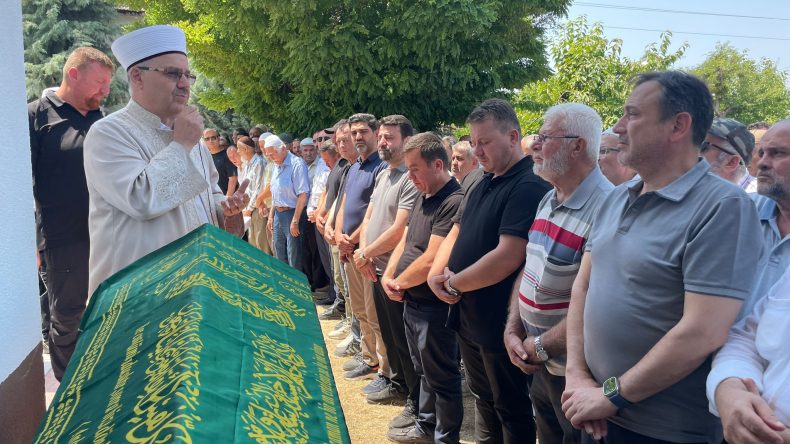 EFENDİ DEDE’Yİ BİNLERCE SEVENİ UĞURLADI