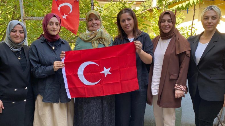 AK ANNELERDEN MİLLETİN ANALARINA ZİYARET