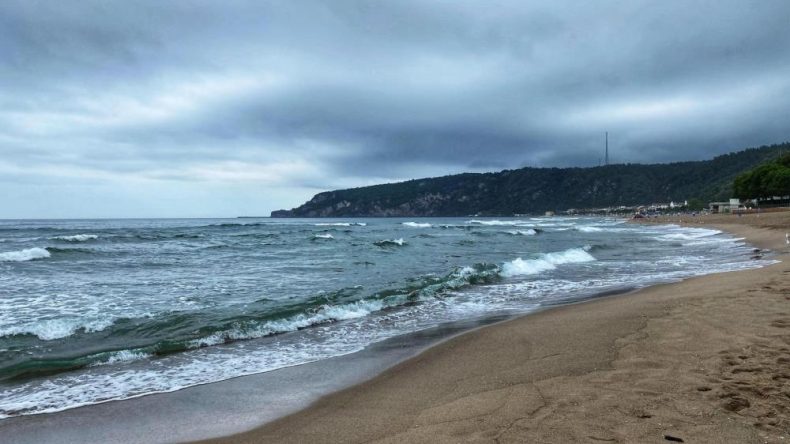 DENİZE GİRMEK YASAKLANDI