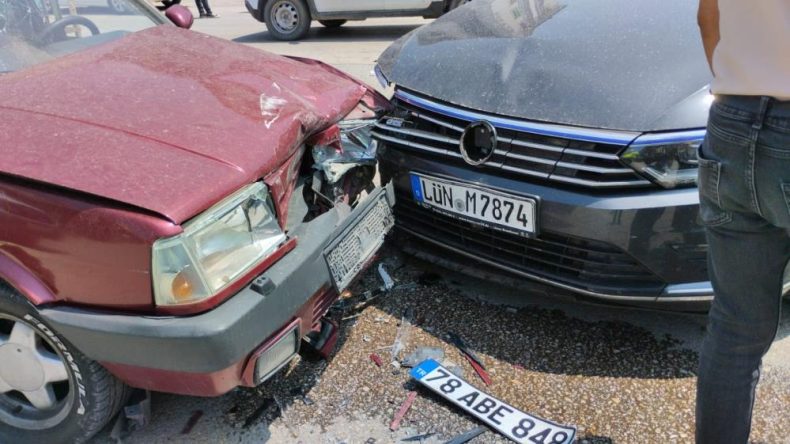 3 KİŞİ YARALANDI, SÜRÜCÜ KAÇTI