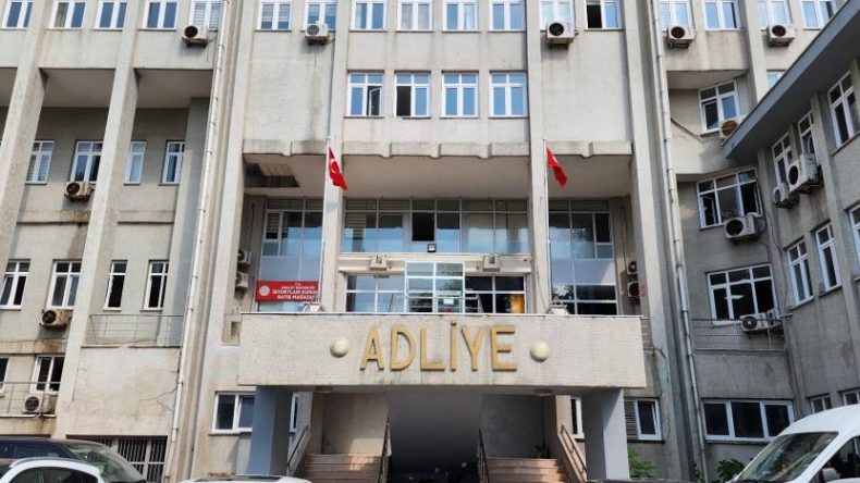 SENİN GİBİ ANNENİN ALLAH BELASINI VERSİN!