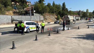 OTOMOBİLLE MOTOSİKLET ÇARPIŞTI; 2 AĞIR YARALI