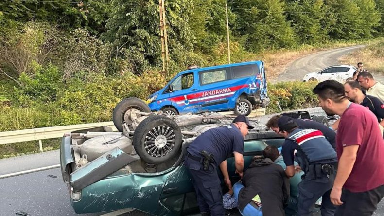 YOL KENARINDAKİ JANDARMA ARACINA ÇARPTI