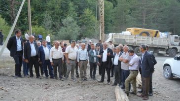 KÖYLÜLERDEN BELEDİYE BAŞKANINA SONDAJ İSYANI