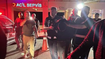 KAYINPEDERİNİN EVİNİ KUNDAKLADI, 12 EV YANDI