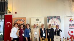 TURİZME KADIN ELİ DEYİYOR