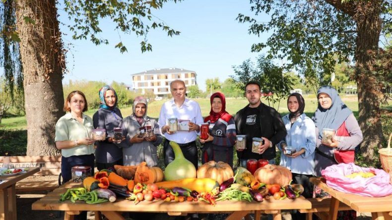 ATA TOHUMLARI MEYVE VERMEYE BAŞLADI
