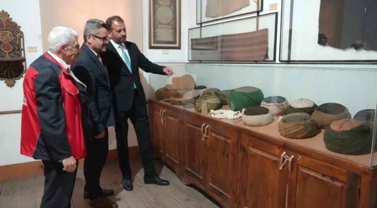 DERVİŞLERİN SARIKLARI BÜYÜK İLGİ GÖRÜYOR