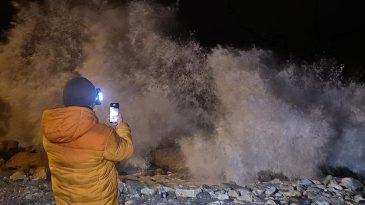 DALGALARIN BOYU 8 METREYE ULAŞTI