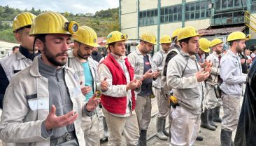 43 ŞEHİT MADENCİ DUALARLA ANILDI