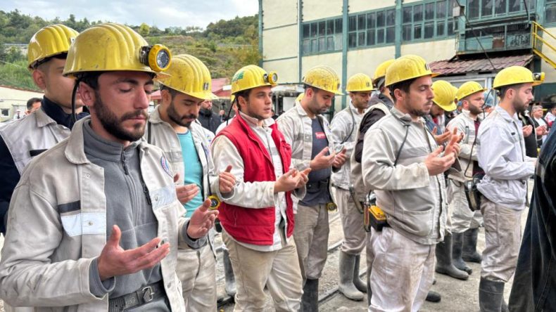 43 ŞEHİT MADENCİ DUALARLA ANILDI